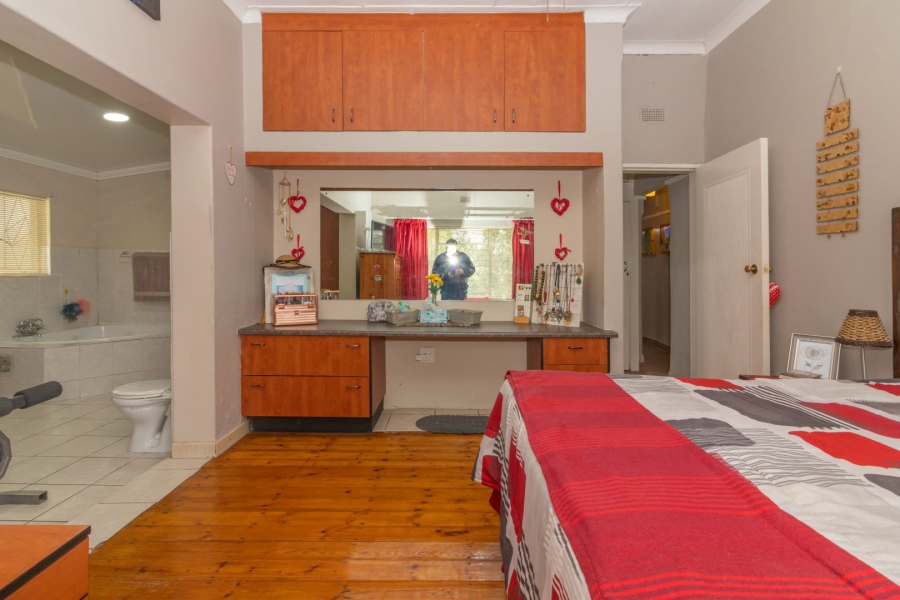 4 Bedroom Property for Sale in Kroonheuwel Free State